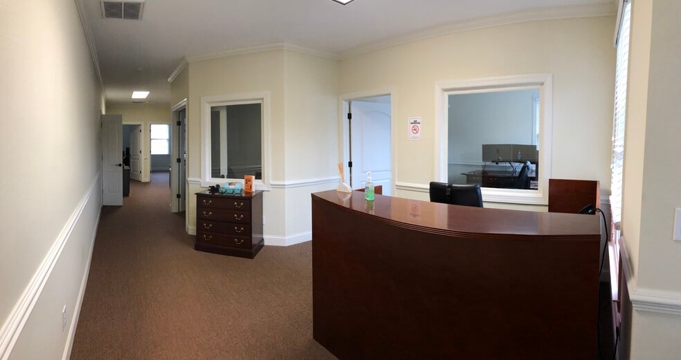 More Photos Of 1905 Woodstock Rd, Roswell Office For Lease