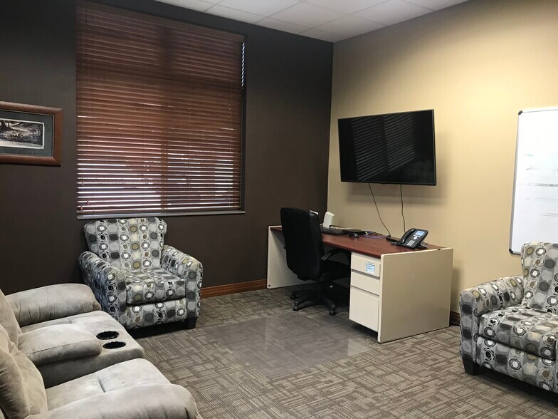 More Photos Of 5117 S Crossing Pl, Sioux Falls Office For Lease