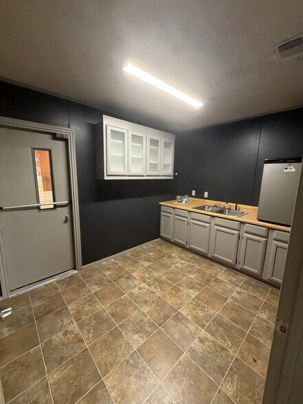 More Photos Of 120 Taylor Plaza Dr, Greenville Flex For Lease