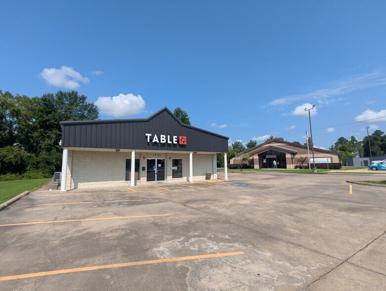 More Photos Of 1465 N Main St, Vidor Freestanding For Sale