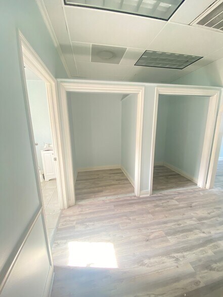 More Photos Of 2080 6th Ave, Vero Beach Storefront Retail Office For Lease
