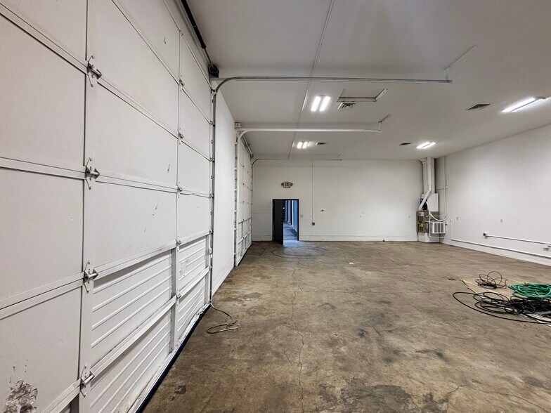 More Photos Of 446 McClaine St, Silverton Warehouse For Lease