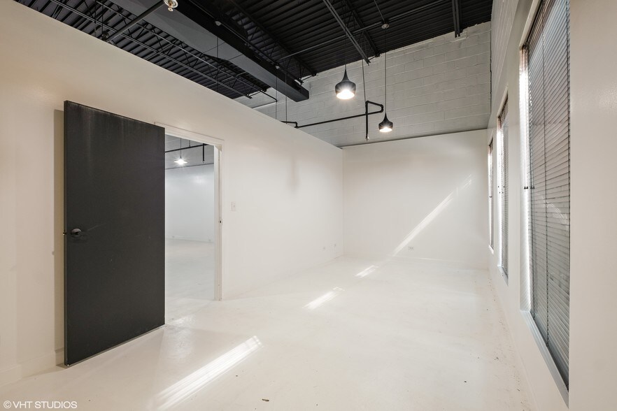 More Photos Of 610-642 Anthony Trl, Northbrook Light Distribution For Sale