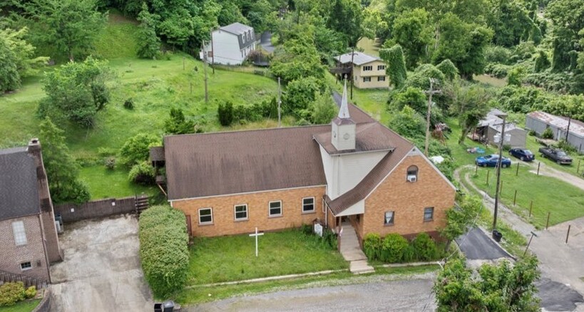 Primary Photo Of 112 Indian Bend Drive Hazard KY. 41701 Dr, Hazard Religious Facility For Sale