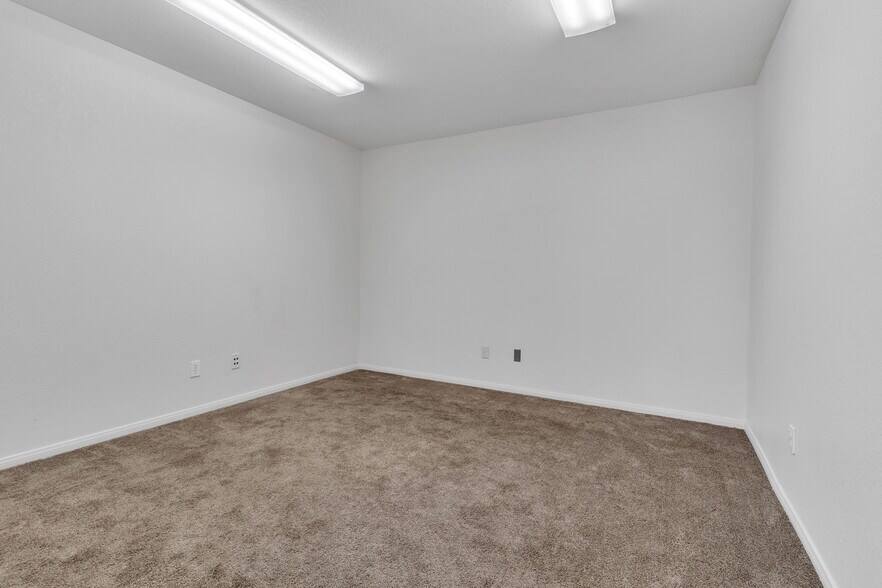 More Photos Of 1338 D St, Ramona Office For Sale