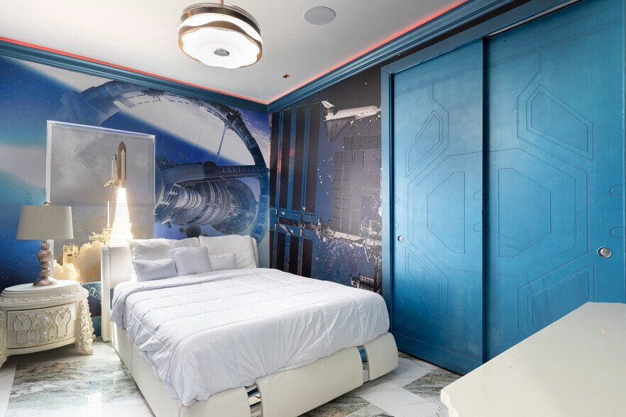 More Photos Of 1015 Fantasy Dr, Davenport Specialty For Sale