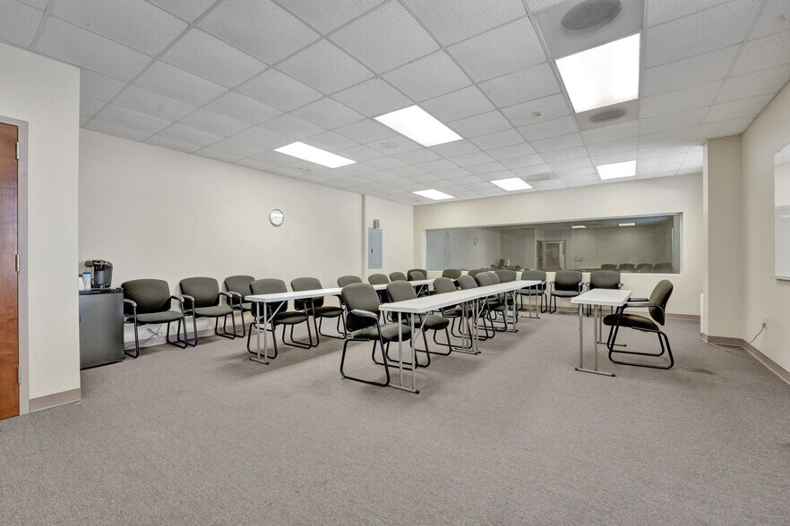 More Photos Of 3232 Covington Pike, Memphis Religious Facility For Sale