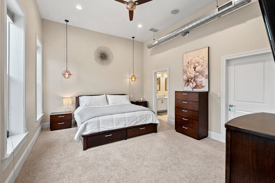 More Photos Of 408 Dousman St, Green Bay Storefront Retail Residential For Sale