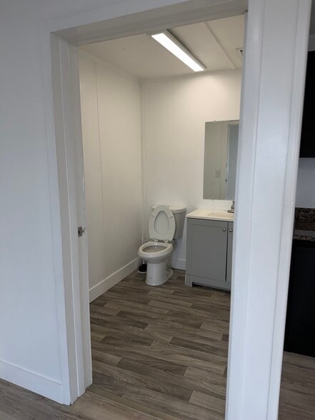More Photos Of 1505 W Landstreet Rd, Orlando Auto Dealership For Lease