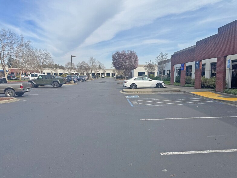 More Photos Of 2220-2240 Northpoint Pky, Santa Rosa Flex For Lease