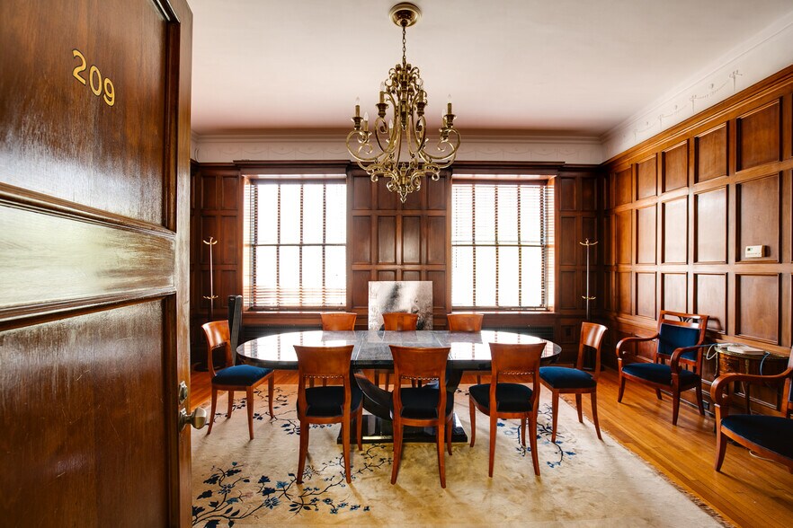 More Photos Of 422 E Franklin St, Richmond Office For Lease