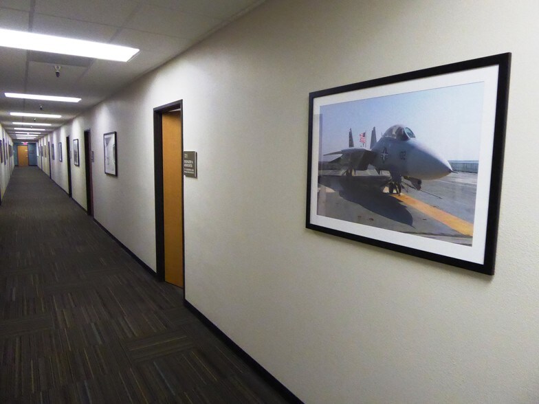 More Photos Of 8380 Miramar Mall Rd, San Diego Flex For Lease