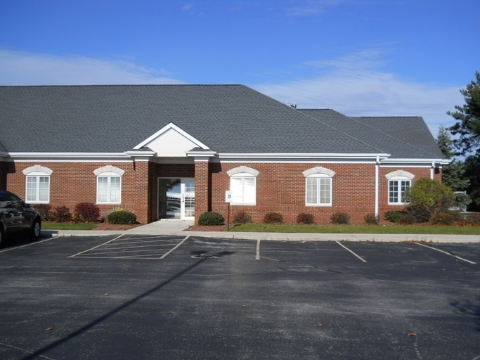 More Photos Of 2848 Memorial Dr, Two Rivers Medical For Lease