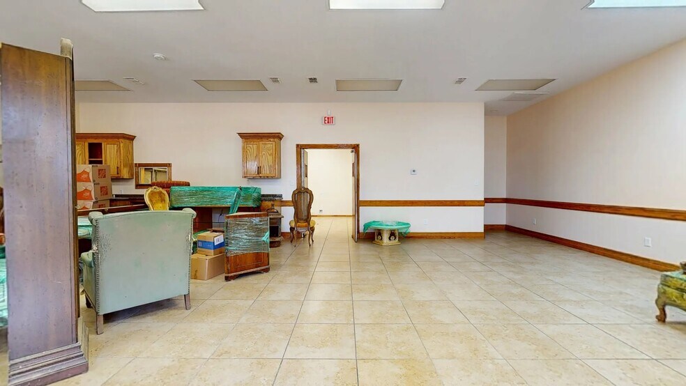 More Photos Of 500-504 E 9th St, Mission Office For Lease