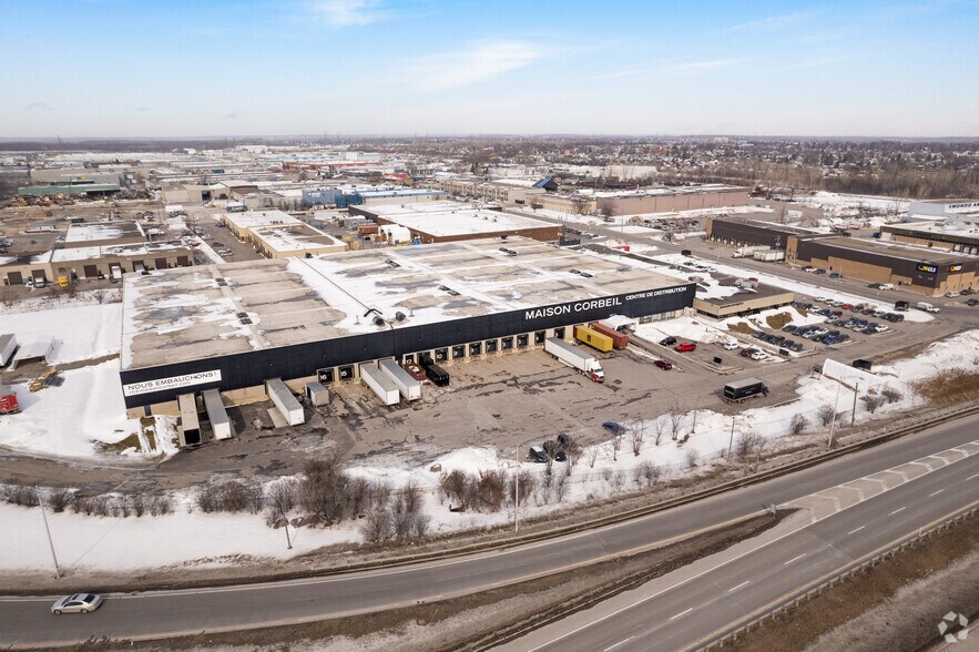 More Photos Of 2750 Av Francis-Hughes, Laval Warehouse For Lease