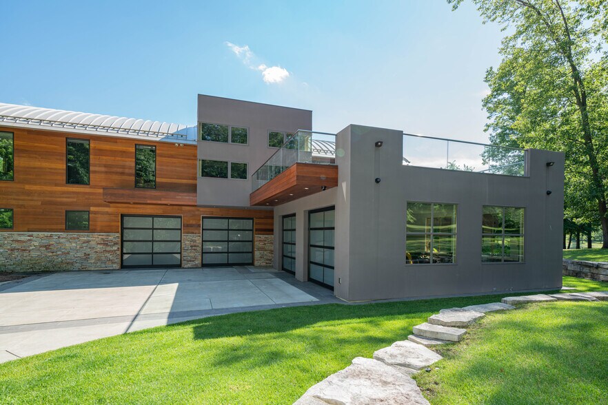 More Photos Of 10463 W H Ave, Kalamazoo Lodge Meeting Hall For Sale
