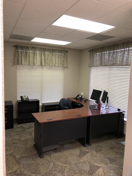More Photos Of 2324 Cheek Sparger Rd, Bedford Office For Sale