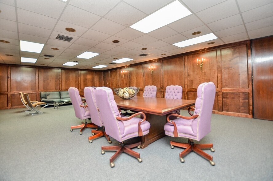 More Photos Of 3914 Fairhill Dr, Houston Office For Lease