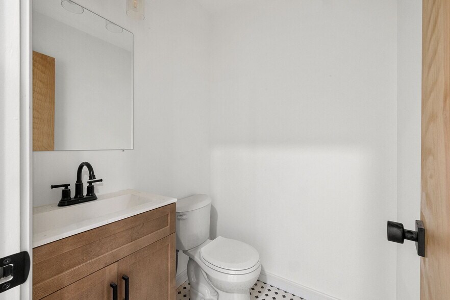 More Photos Of 525 Washington St, Hoboken Storefront Retail Residential For Lease