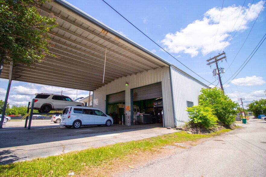 More Photos Of 539 N Frazier St, Conroe Auto Repair For Sale