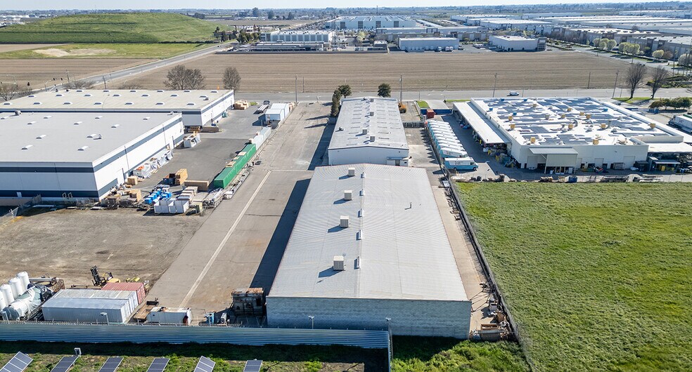 More Photos Of 1314 E North Ave, Fresno Warehouse For Sale