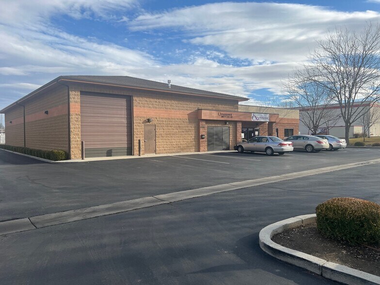 More Photos Of 2902-2906 S Featherly Way, Boise Warehouse For Lease