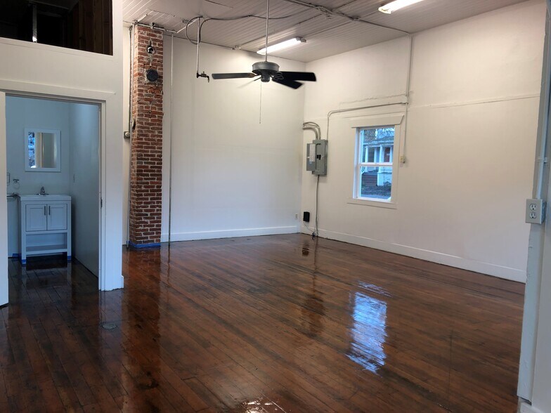More Photos Of 1733-1737 SE Morrison St, Portland Apartments For Lease