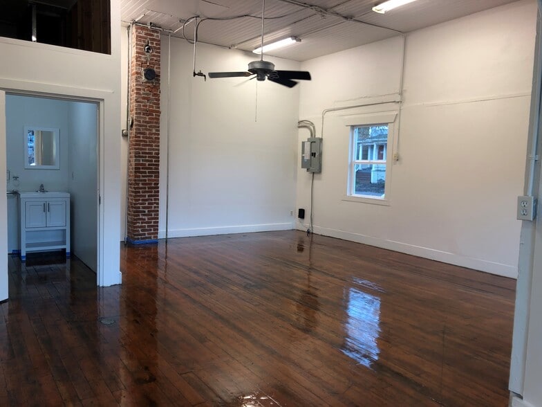 More Photos Of 1733-1737 SE Morrison St, Portland Apartments For Lease