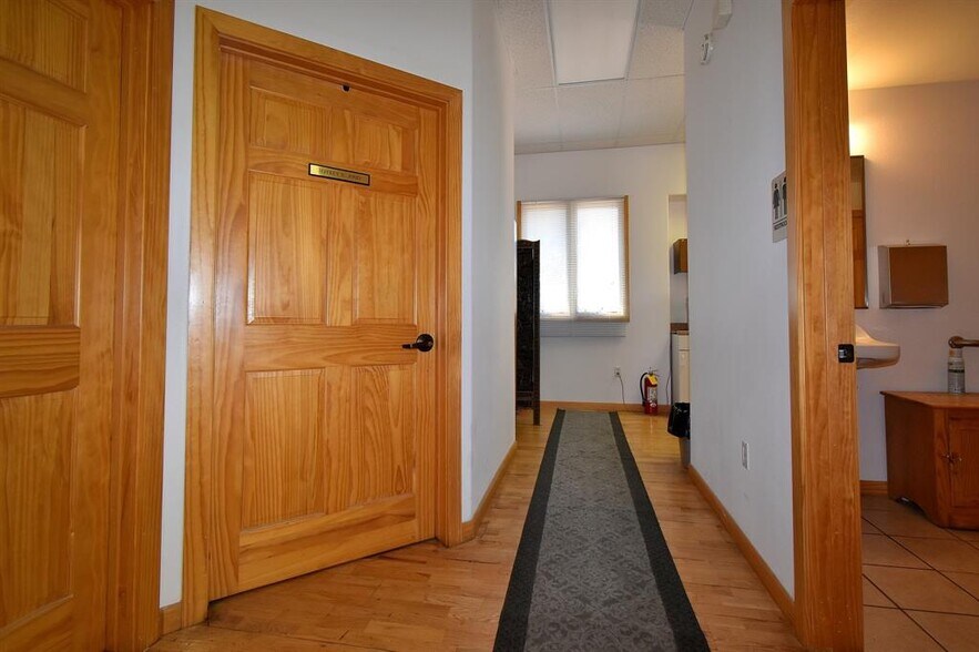 More Photos Of 5 Caliente Rd, Santa Fe Office For Sale