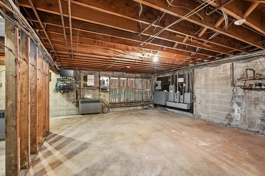 More Photos Of 37 Park Ave, Lyndhurst Office For Sale