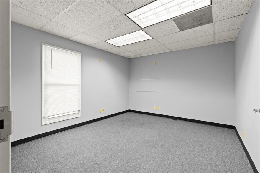 More Photos Of 617 Mulberry St, Elizabethtown Office For Sale