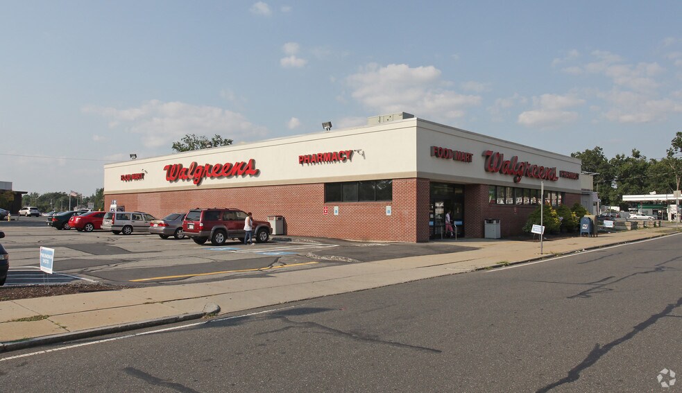Primary Photo Of 50 Saint James Blvd, Springfield Drugstore For Lease