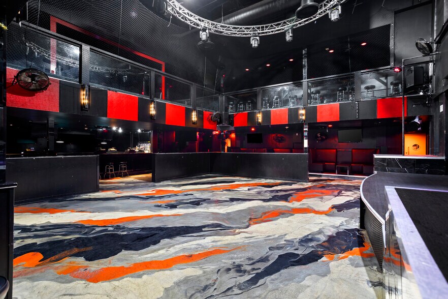 More Photos Of 10333 E Technology Blvd, Dallas Bar For Sale