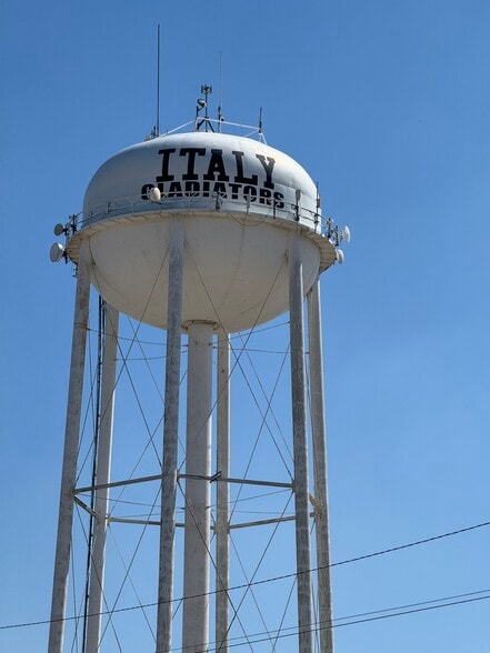 More Photos Of 115 Main st, Italy Office For Sale