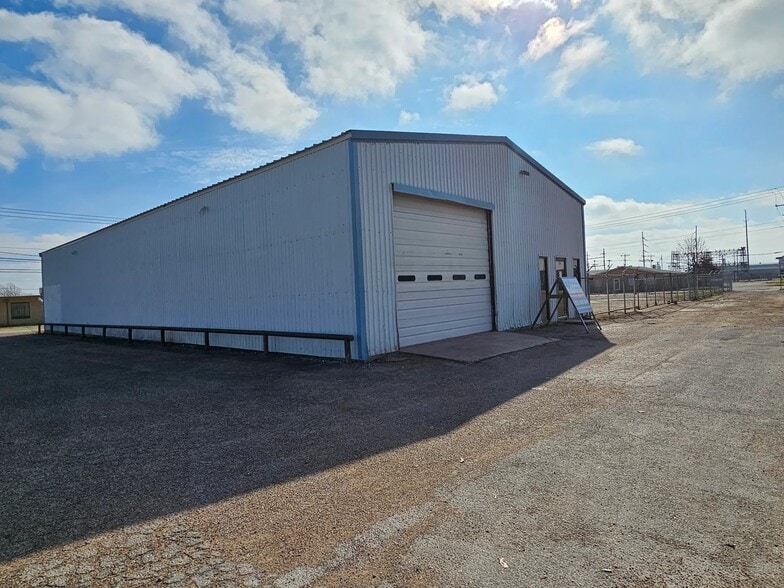 More Photos Of 757 S Treadaway Blvd, Abilene Distribution For Lease