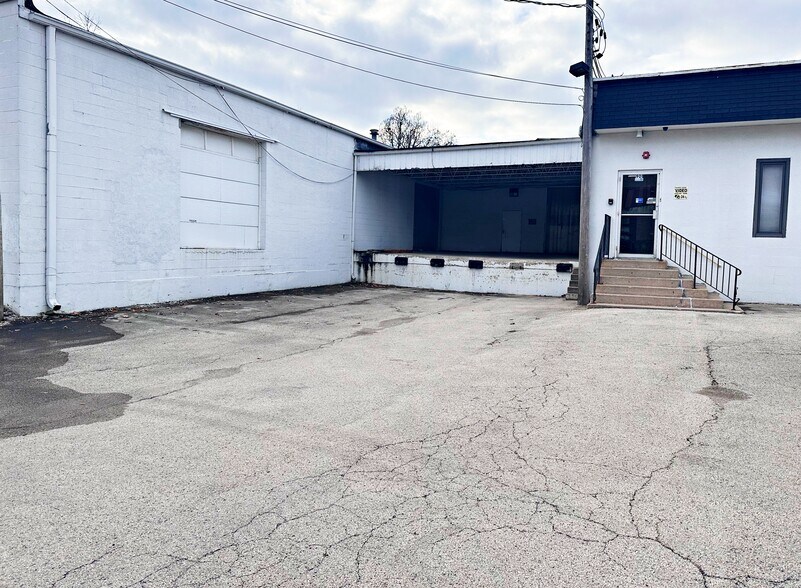 More Photos Of 901 9th St, Rockford Manufacturing For Lease