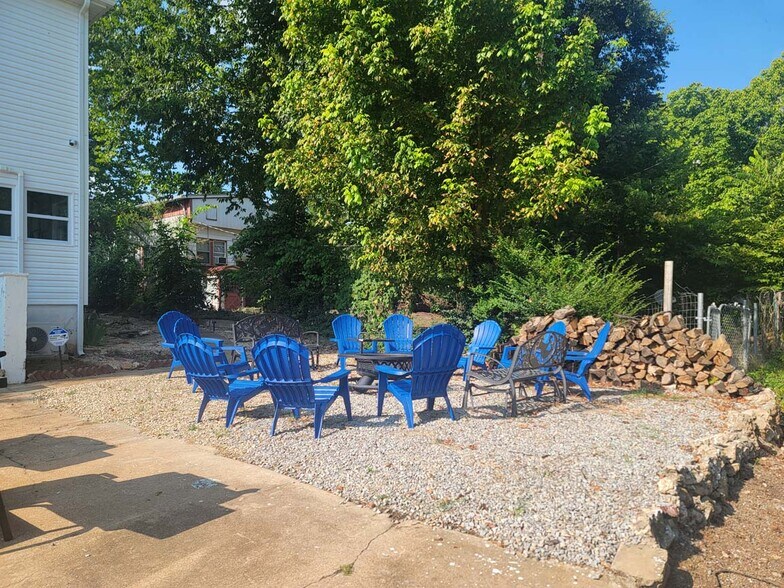 More Photos Of 110 Mc Lean Ave, Cotter Hotel For Sale