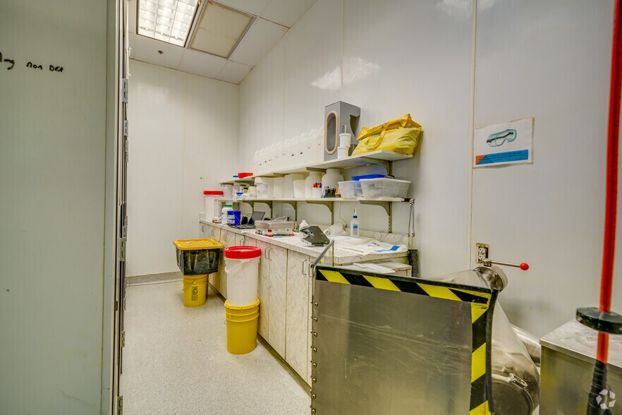 More Photos Of 711 E Carefree Hwy, Phoenix Unknown For Lease