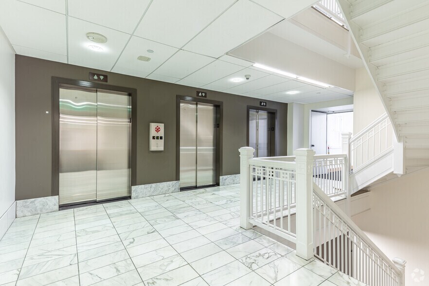 More Photos Of 319 SW Washington St, Portland Office For Sale