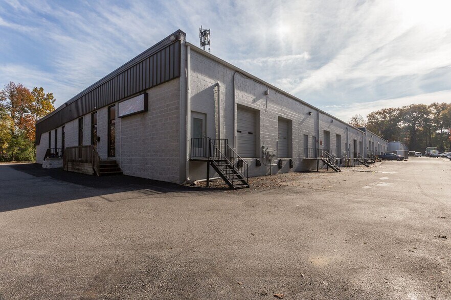 More Photos Of 836 Ritchie Hwy, Severna Park Flex For Lease