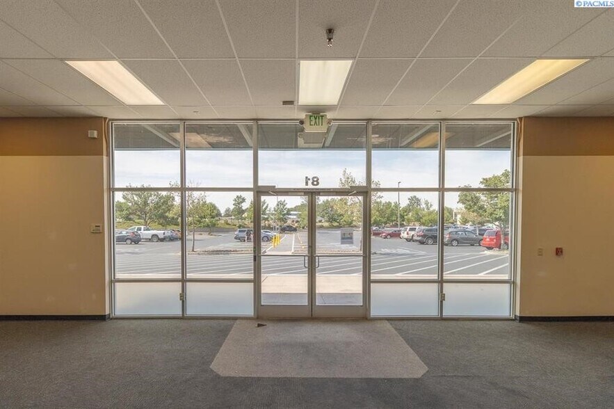 More Photos Of 87 Columbia Point Dr, Richland Department Store For Sale