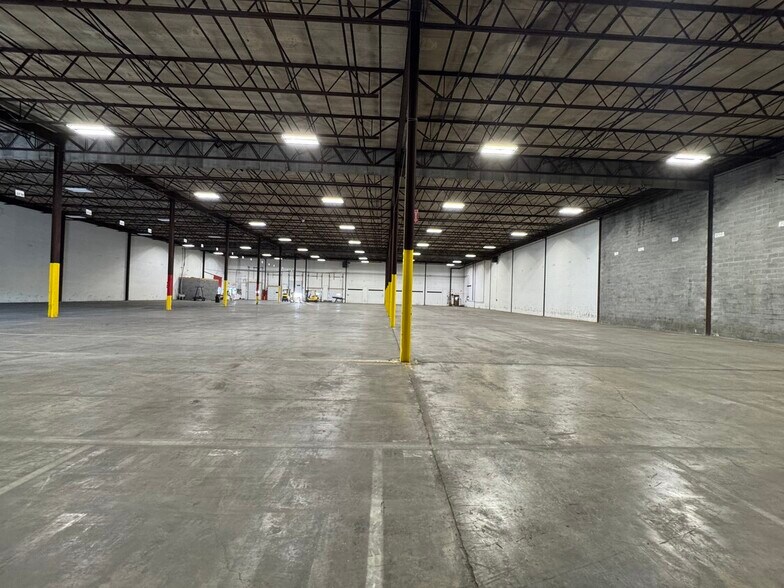 More Photos Of 230 Truxmore Ct, Inwood Industrial For Lease