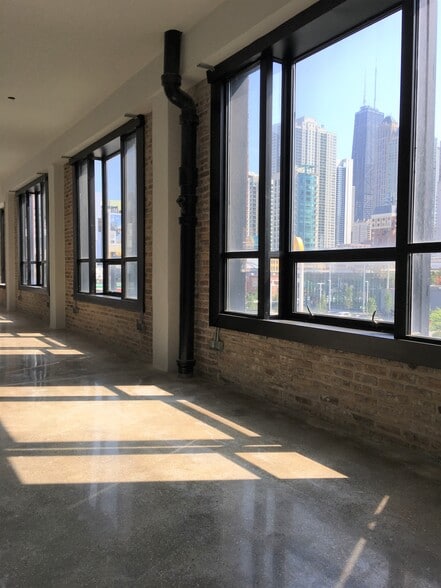 More Photos Of 540 N LaSalle St, Chicago Loft Creative Space For Lease