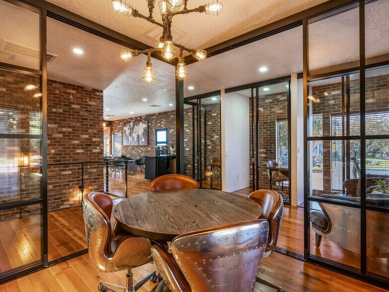 More Photos Of 2917 Washington St, Vancouver Storefront Retail Office For Sale