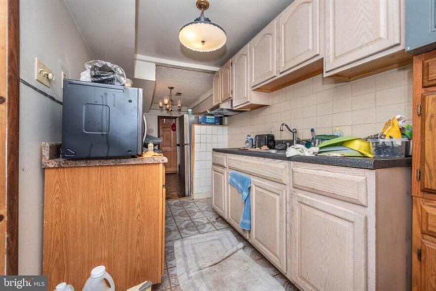 More Photos Of 212 W Saratoga St, Baltimore Storefront Retail Residential For Sale