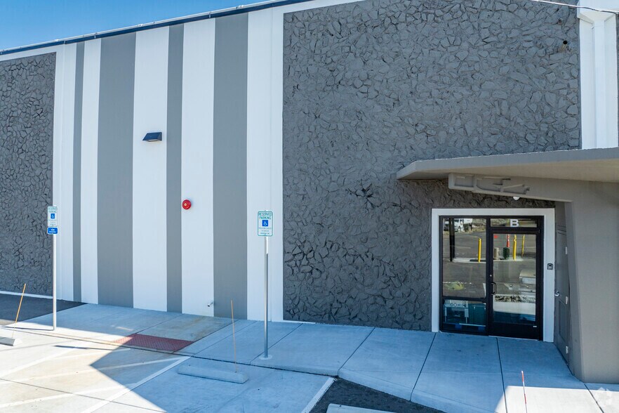 More Photos Of 2609-2615 Mill St, Reno Warehouse For Lease