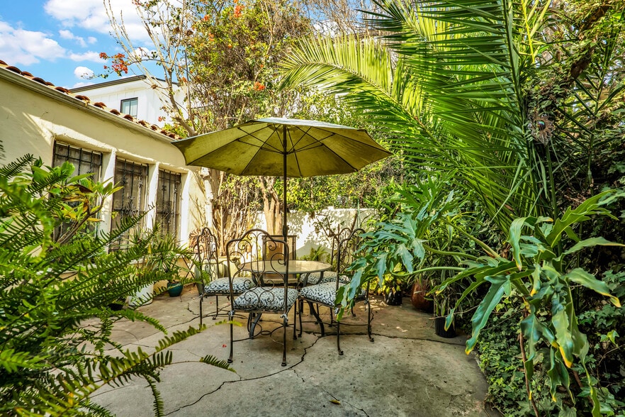More Photos Of 811 N Citrus Ave, Los Angeles Multifamily For Sale