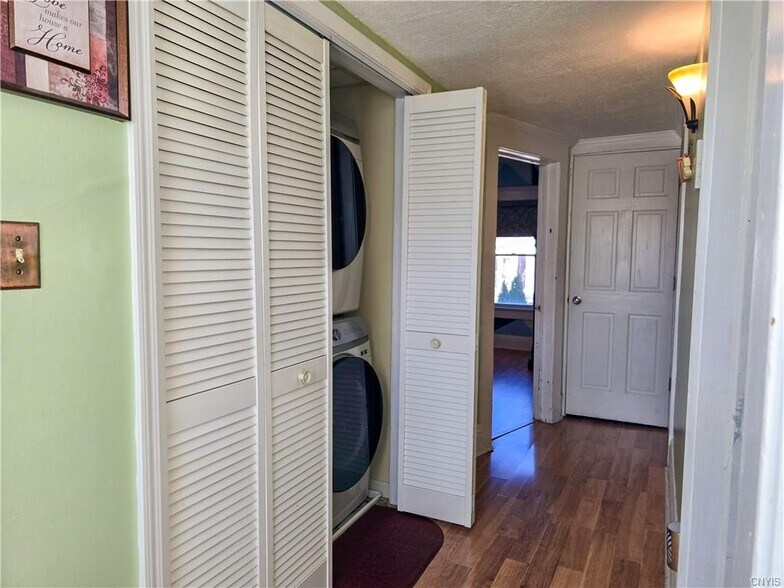 More Photos Of 337 N Peterboro St, Canastota Flex For Sale