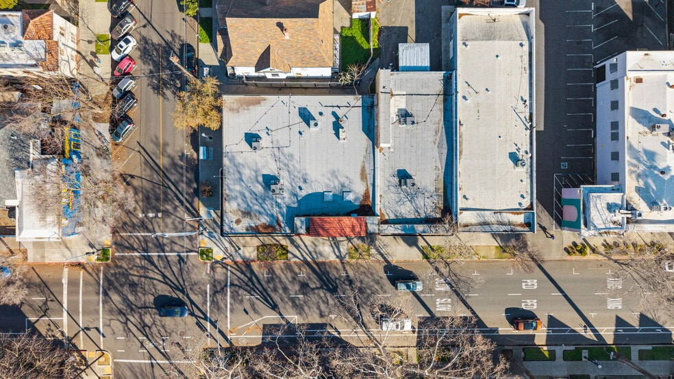 More Photos Of 2601 J St, Sacramento Freestanding For Lease
