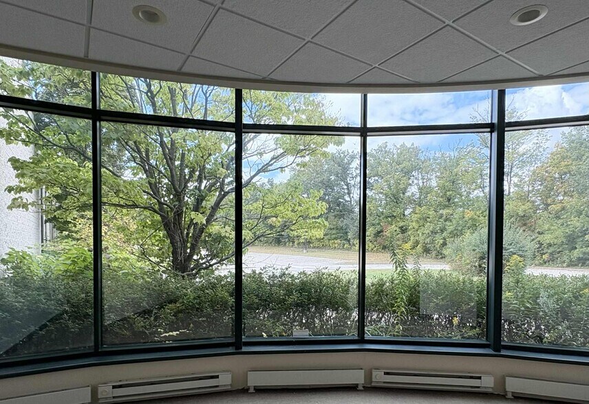 More Photos Of 9980 S Oakwood Park Dr, Franklin Manufacturing For Sale